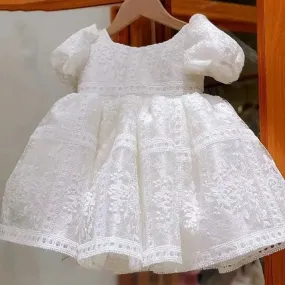 Elegant White Lace Dress for Little Girls – Floral Embroidery, Ball Gown Style, Ideal for Weddings and Special Occasions